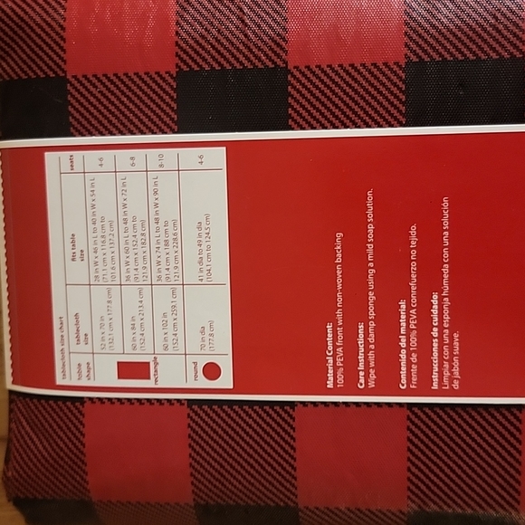 Red and black round tablecloth - Picture 3 of 3